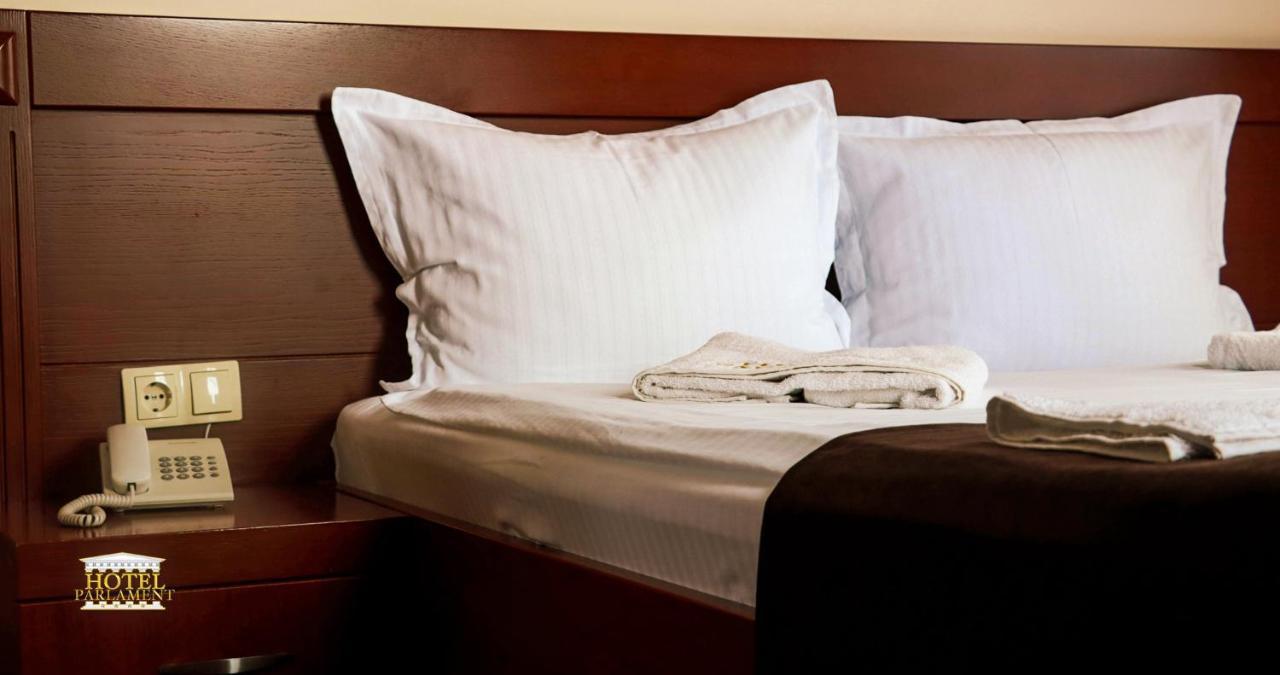Hotel Parlament Pristina Extérieur photo
