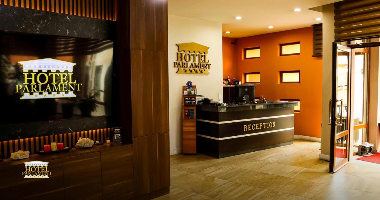 Hotel Parlament Pristina Extérieur photo
