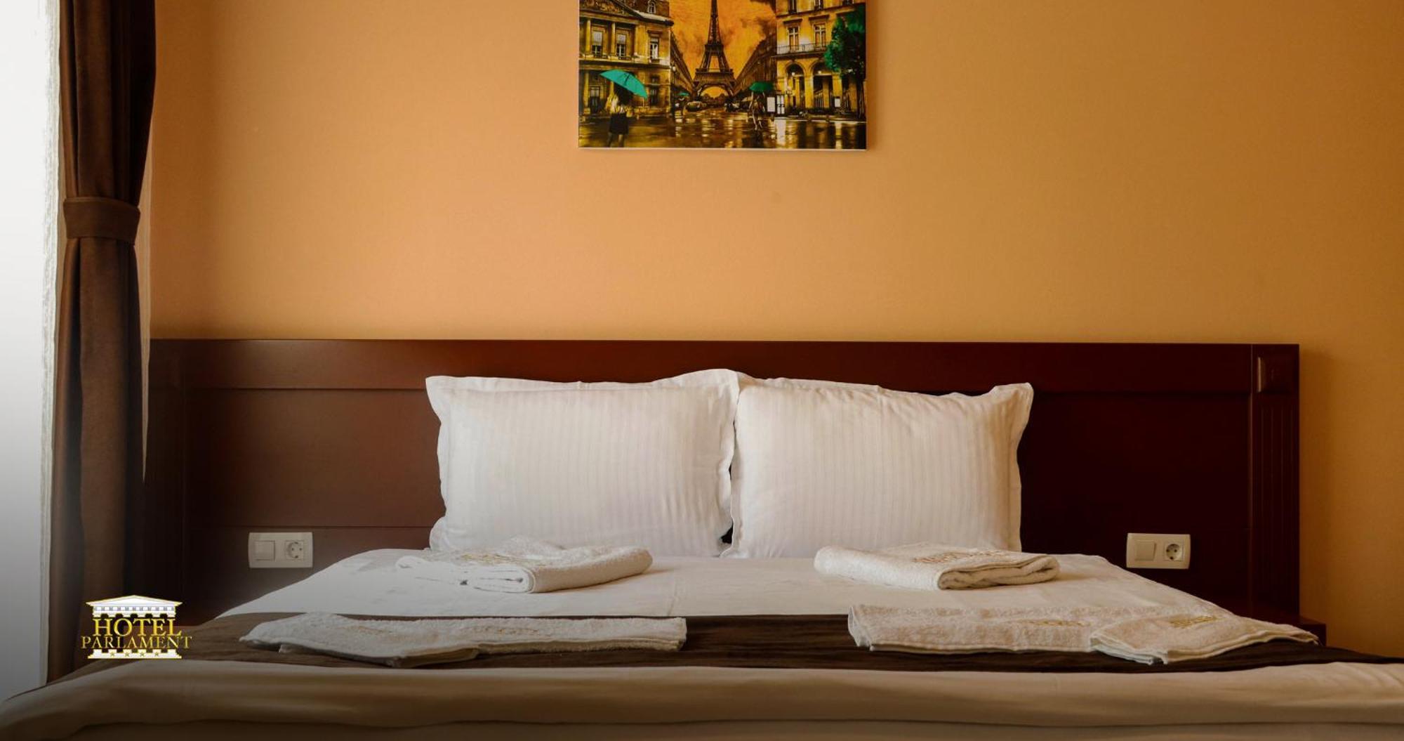 Hotel Parlament Pristina Extérieur photo