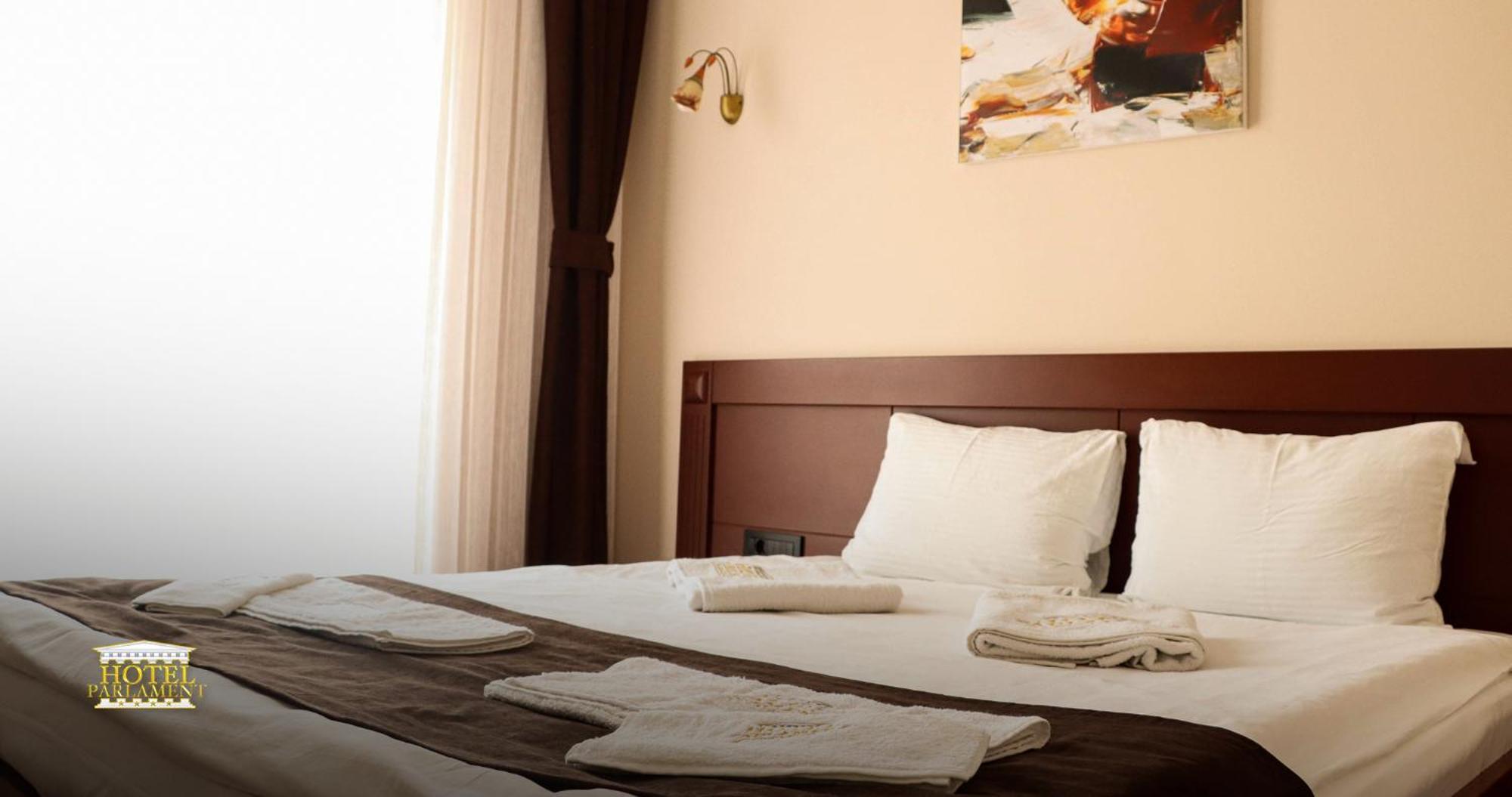 Hotel Parlament Pristina Extérieur photo