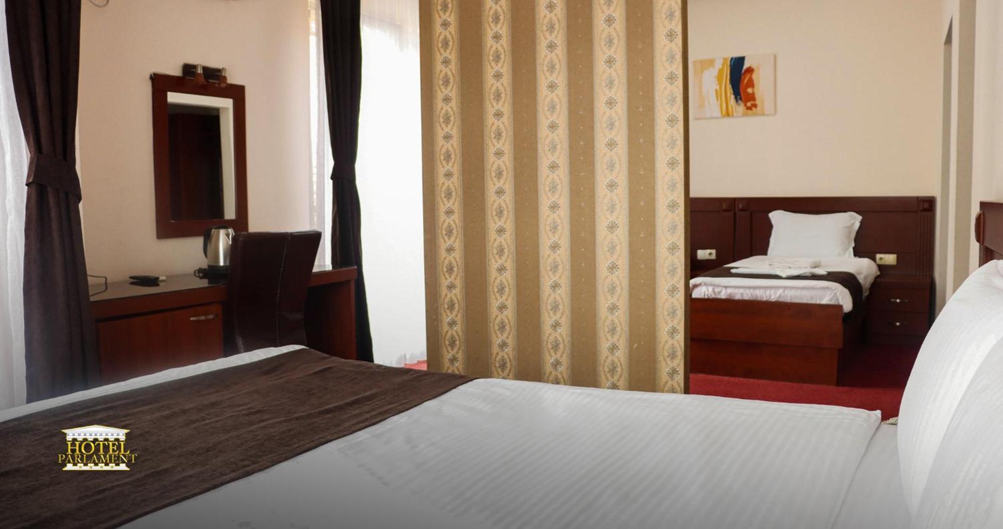 Hotel Parlament Pristina Extérieur photo