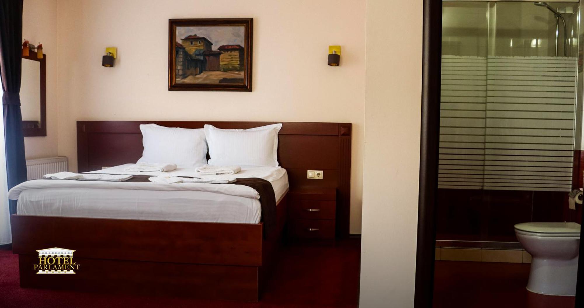 Hotel Parlament Pristina Extérieur photo