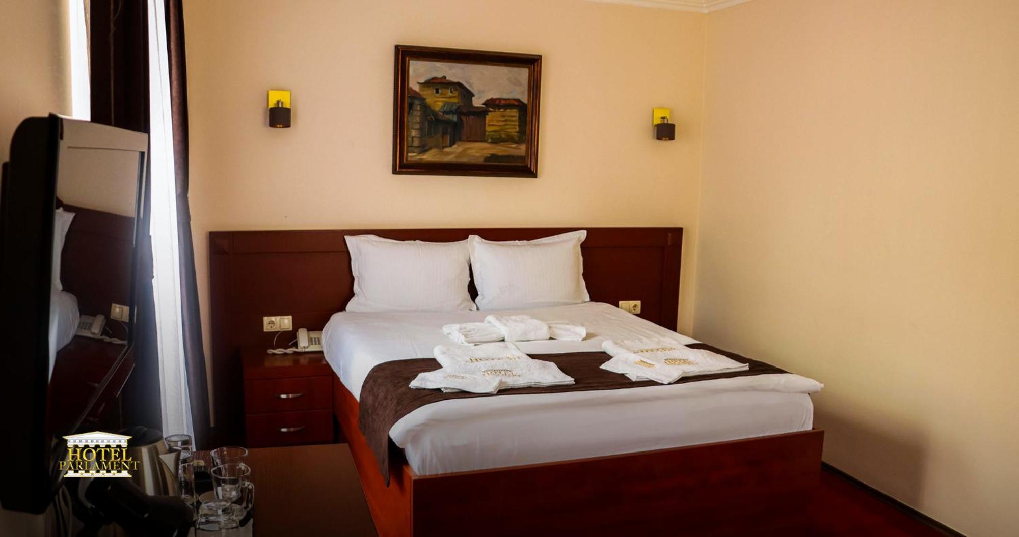 Hotel Parlament Pristina Extérieur photo
