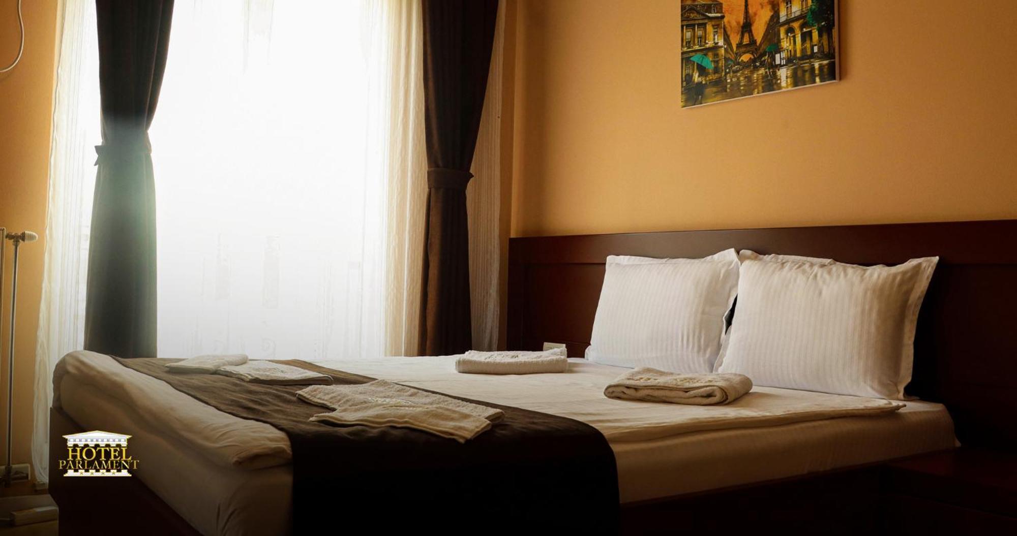 Hotel Parlament Pristina Extérieur photo