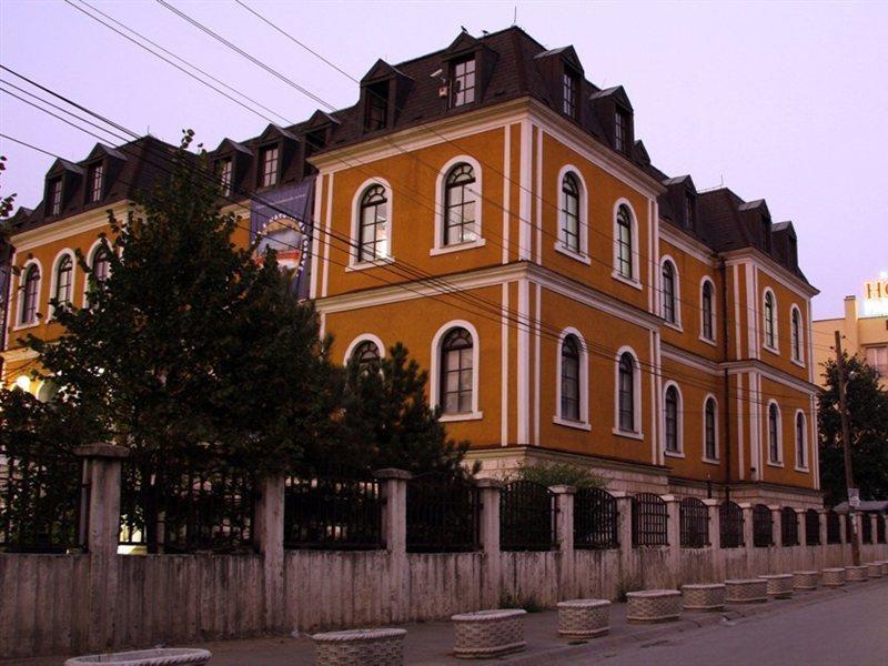 Hotel Parlament Pristina Extérieur photo