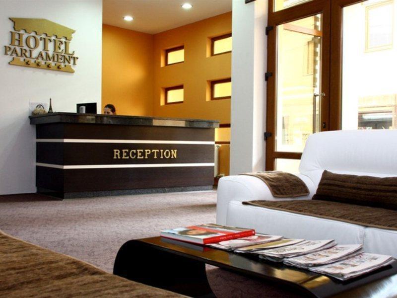 Hotel Parlament Pristina Extérieur photo