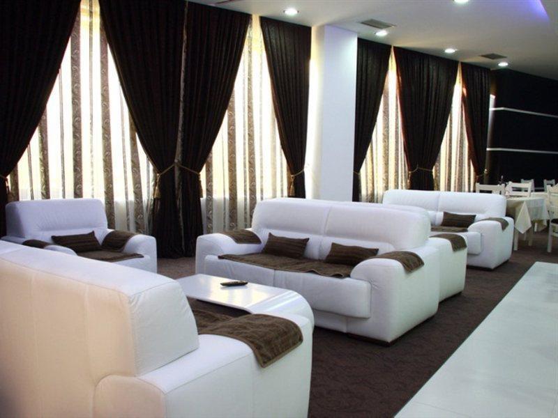 Hotel Parlament Pristina Extérieur photo