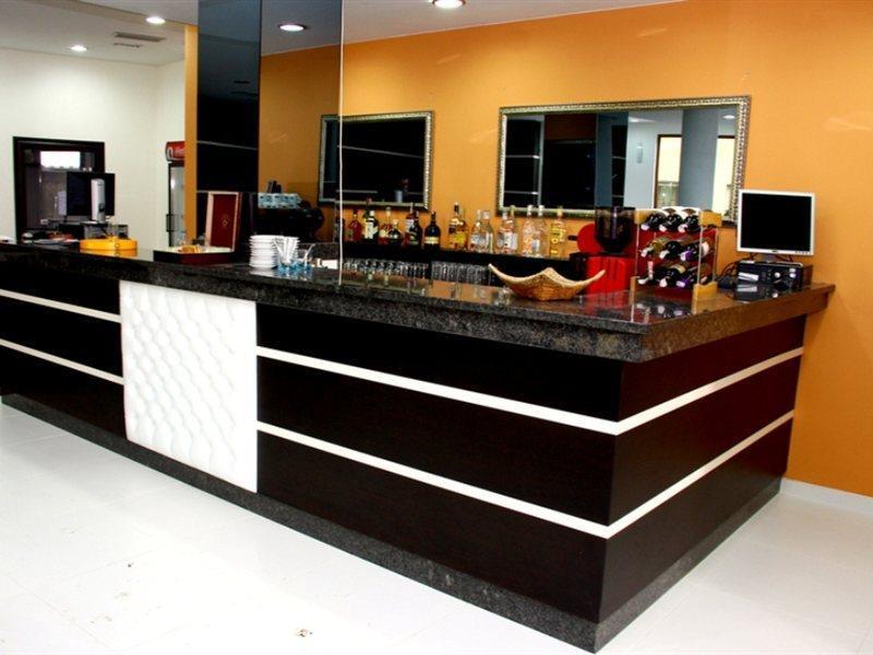 Hotel Parlament Pristina Extérieur photo