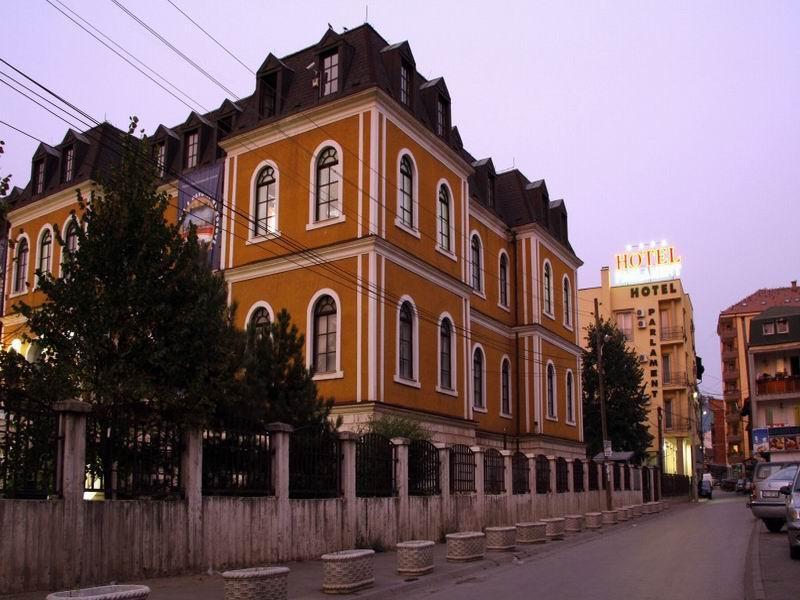 Hotel Parlament Pristina Extérieur photo