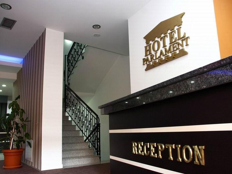 Hotel Parlament Pristina Extérieur photo